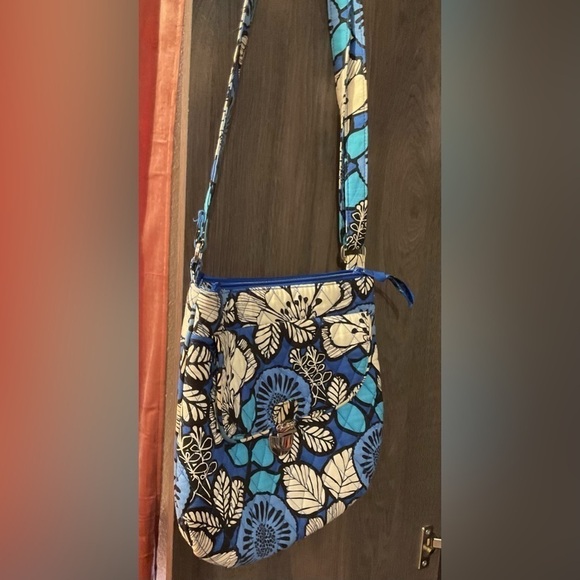 Vera Bradley Saddle Hipster Blue Bayou, EUC - Picture 2 of 9